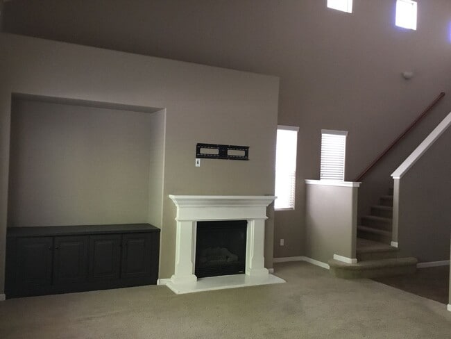 Building Photo - 1924 N Larose Ln