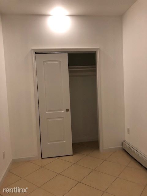 Building Photo - 4 br, 1 bath Apartment - 420 Beverley Rd