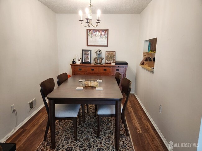 Building Photo - 314 Bromley Pl