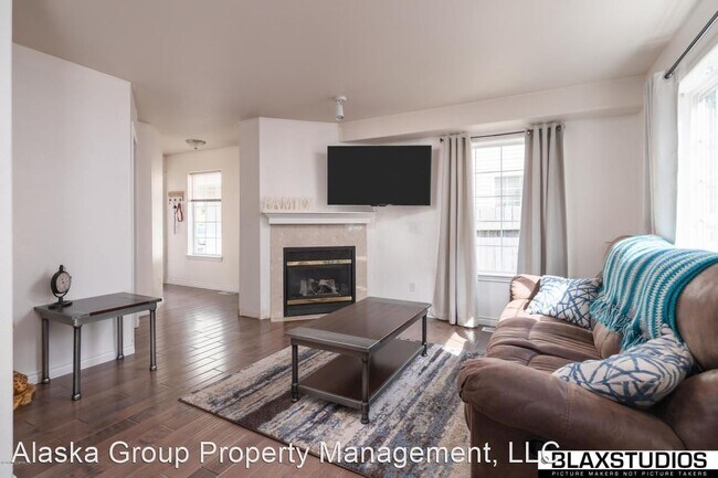 Building Photo - 3 br, 2.5 bath House - 6413 E. 10th Ave. #30