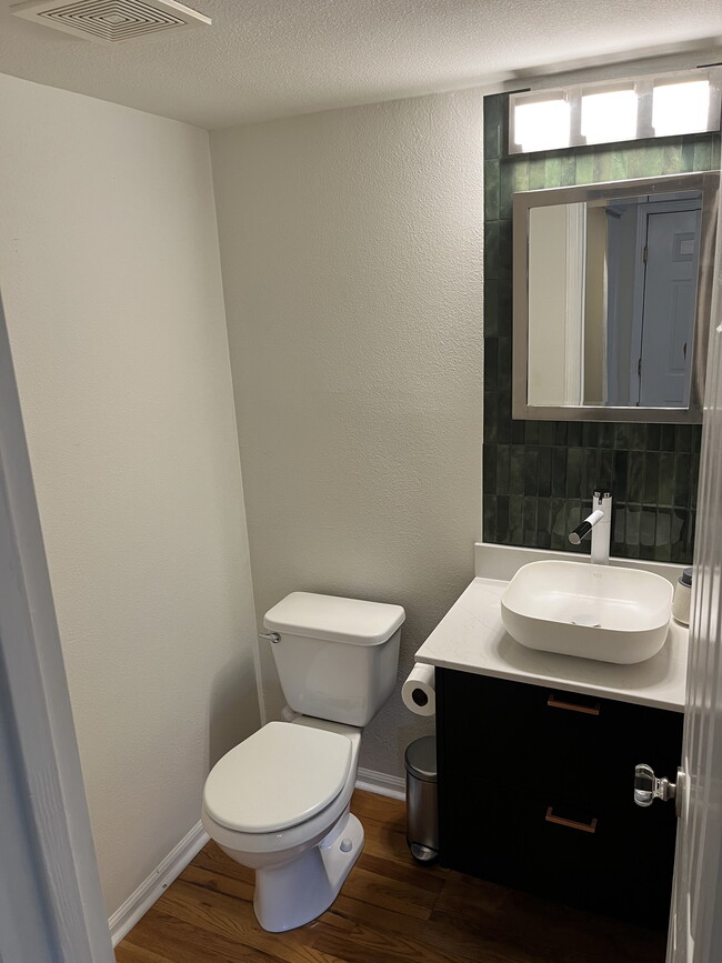 Half bath off the entryway. - 1641 N Washington St
