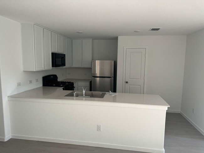 Foto del edificio - 7909 Clements St