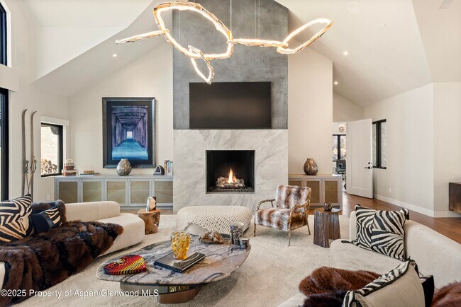 Foto del edificio - 75 McLain Ct