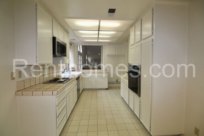 Foto del edificio - 13845 Davenport Ave