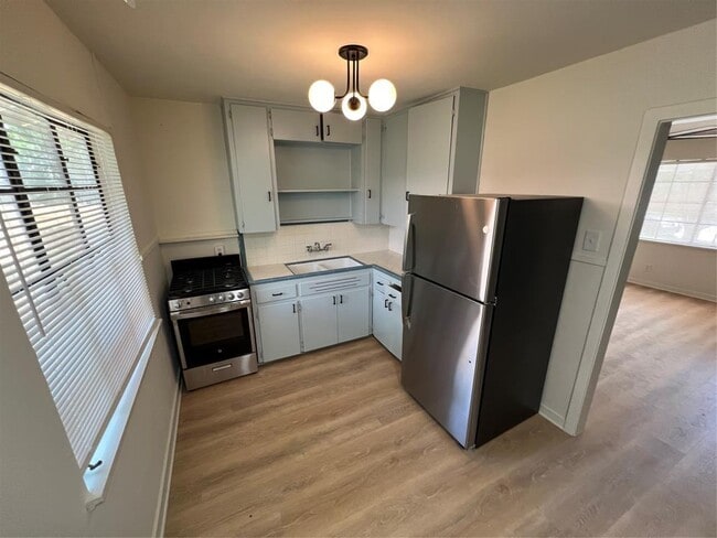 Foto del edificio - 906 E 46th St