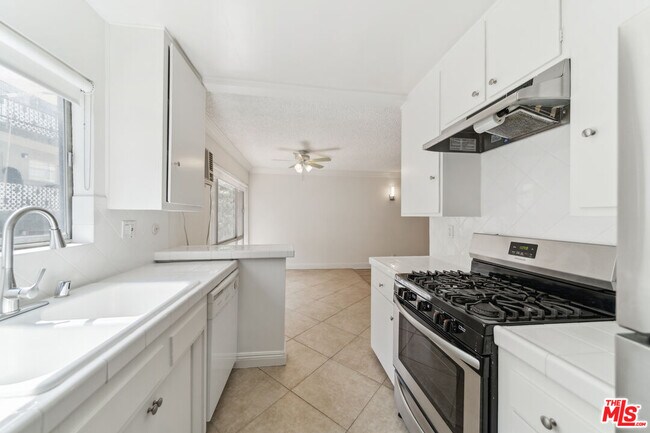 Foto del edificio - 7540 Hampton Ave
