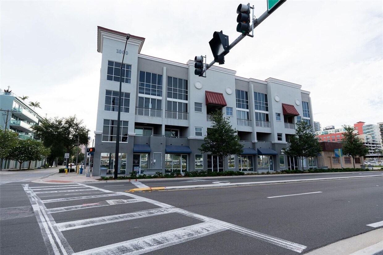Primary Photo - 1002 Channelside Dr - #2C - LO