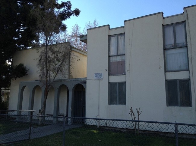 Building Photo - 750 N G St
