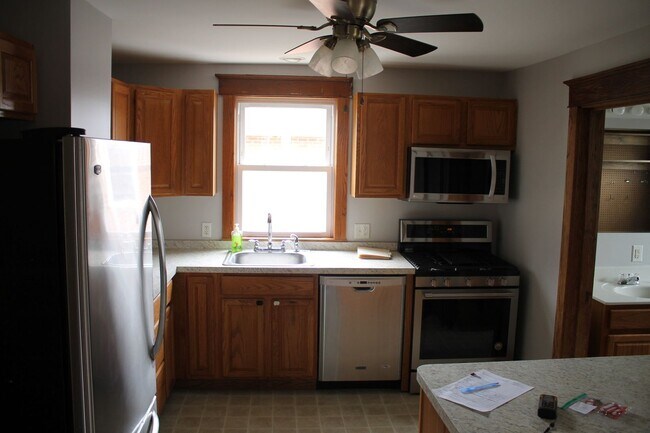 Building Photo - Single Family Home