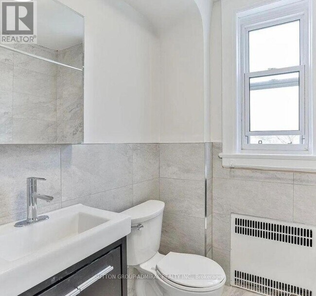 Photo du bâtiment - 448 Spadina Rd