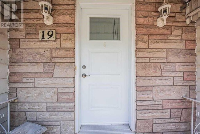 Building Photo - 19 Meadowlark Dr