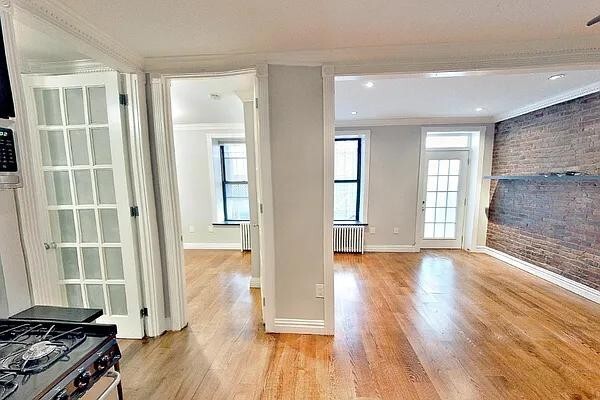 Foto principal - 325 E 5th St