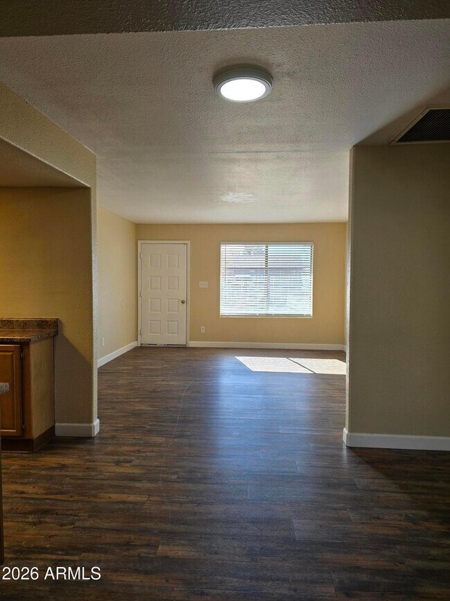 Foto del edificio - 9002 W Roma Ave