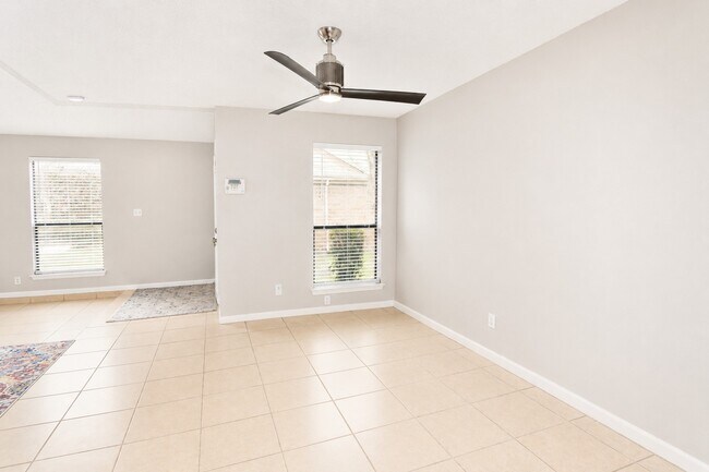 Building Photo - 2322 Sunset Trail