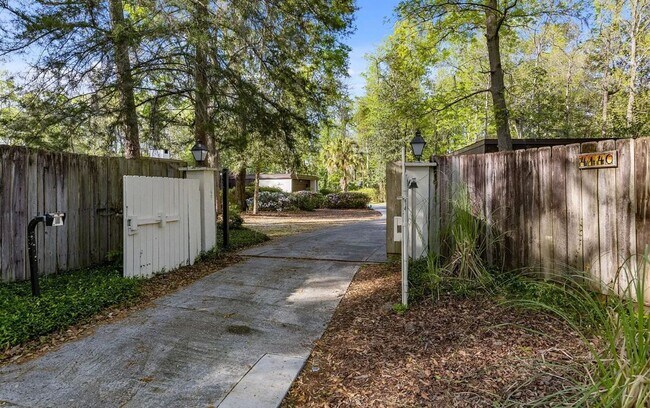 Foto del edificio - Mid-Century Modern Oasis on 5+ Acres – Pri...