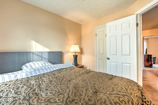 Foto del edificio - 4467 Regalwood Terrace
