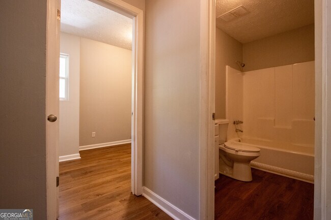 Foto del edificio - 207 Rustwood Dr
