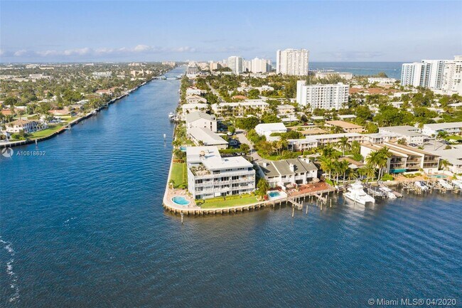 Foto del edificio - 1201 S Riverside Dr