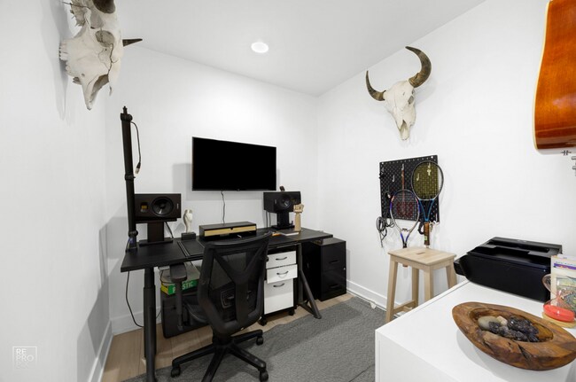 Foto del edificio - 1708 W 35th St