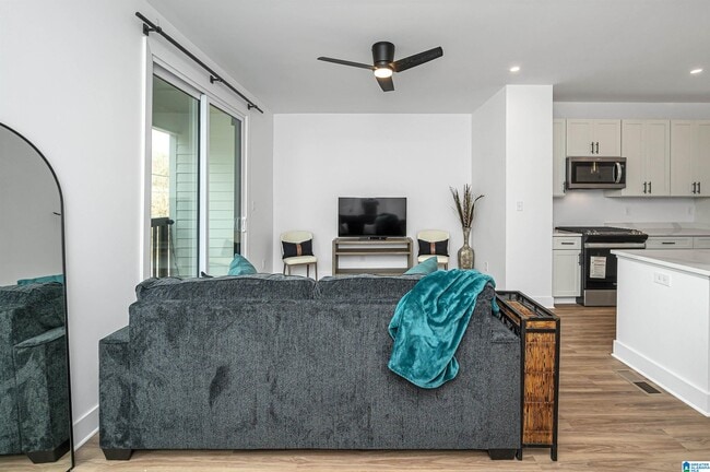 Foto del edificio - 2460 18th St S