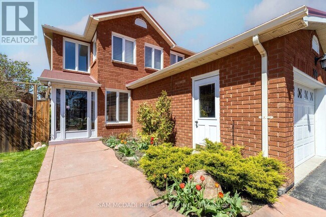 Building Photo - 160 Tuscadero Crescent