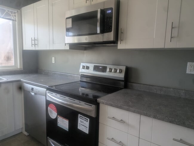 Building Photo - 63 Boyce St