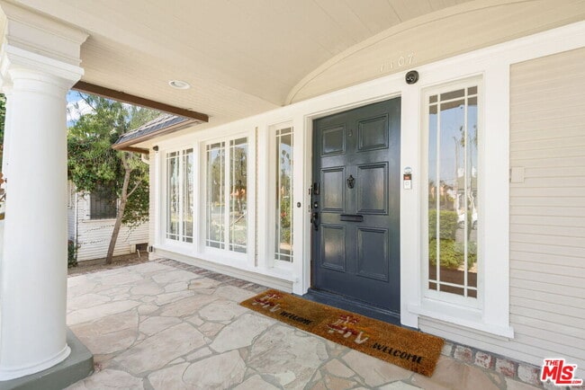 Building Photo - 1107 S St Andrews Pl