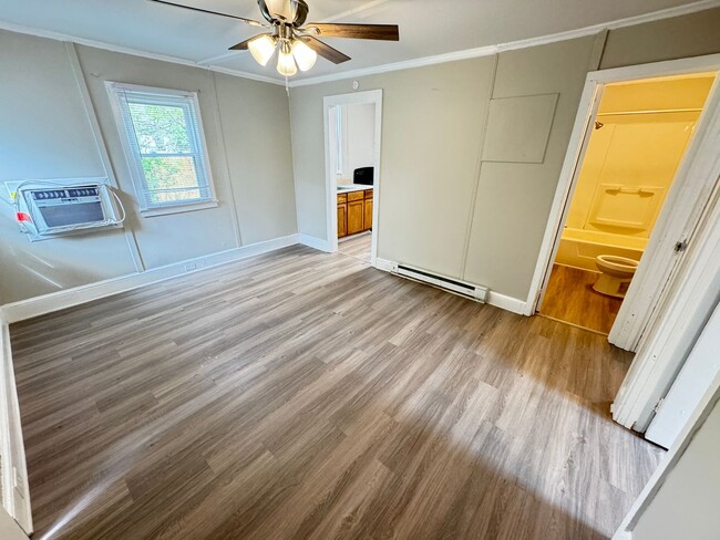 Building Photo - 2 bed 1 bath house close to downtown Kanna...
