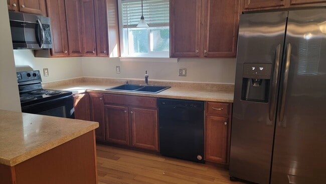Foto del edificio - 505 Meadowbrook Ct
