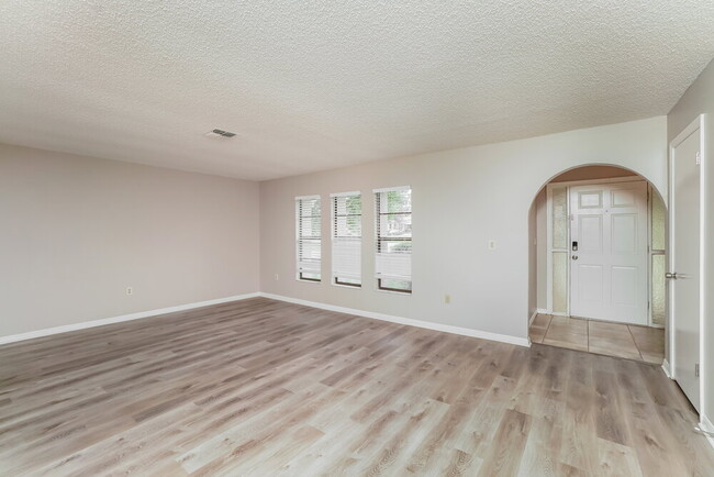 Building Photo - 13081 Hanley Dr