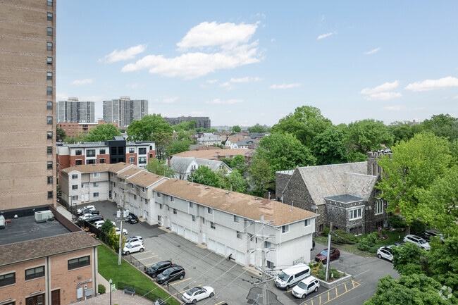 Aerial Photo - 215 Riverview Ave