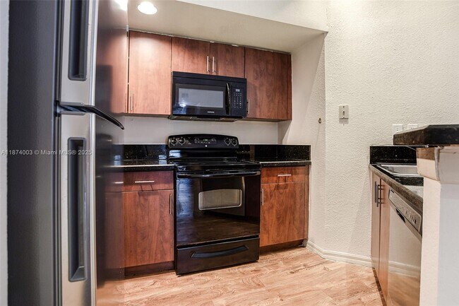 Building Photo - 643 Vista Isles Dr