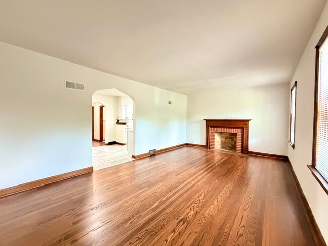 Building Photo - 4734 Locke Ave