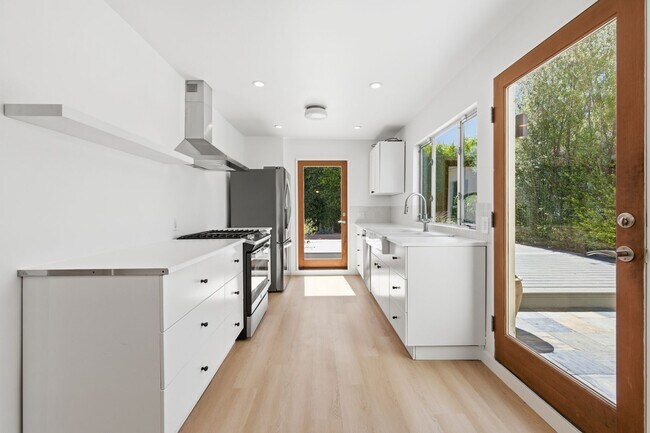 Foto del edificio - Amazing Del Rey House Available