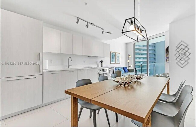 Foto del edificio - 501 NE 31st St