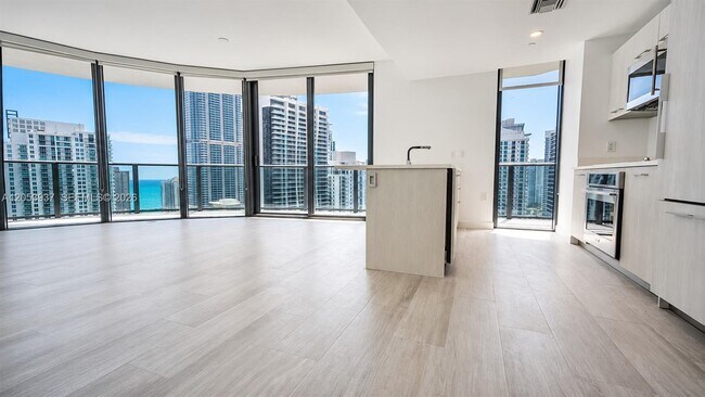 Foto del edificio - 45 SW 9th St