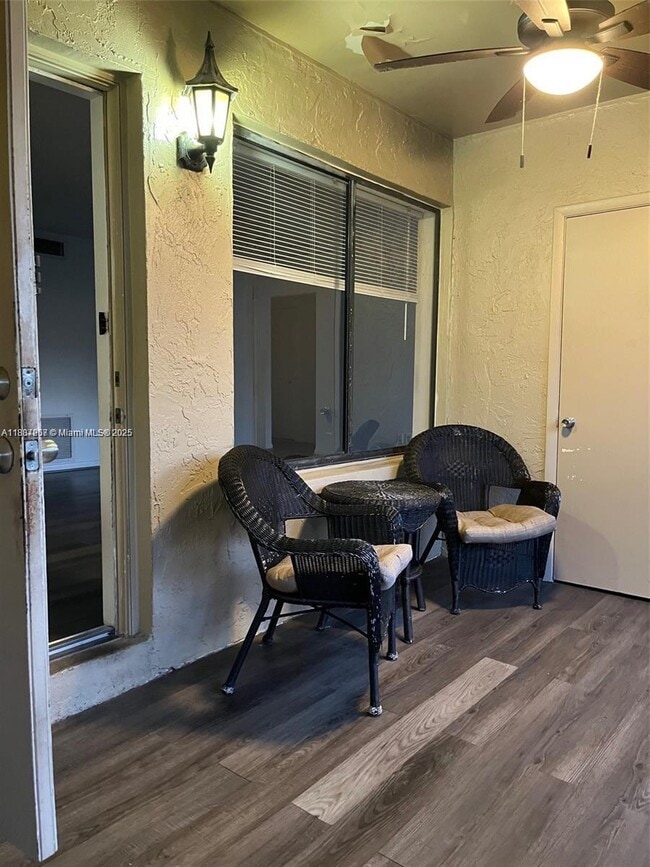 Foto del edificio - 512 Shady Pine Way