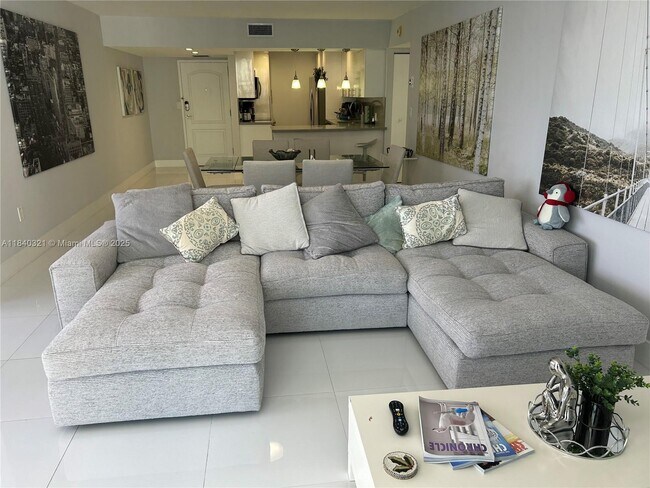 Foto del edificio - 3625 N Country Club Dr