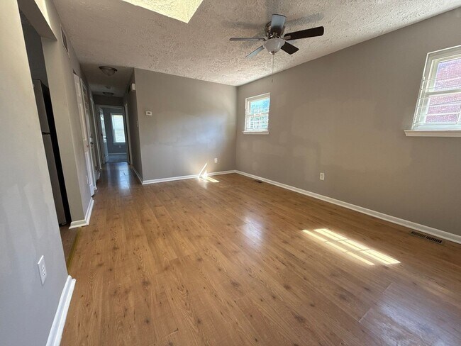Foto del edificio - Beautiful Three-Bedroom Home In Baltimore