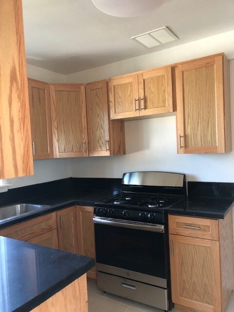 Kitchen - 1065 S Curson Ave