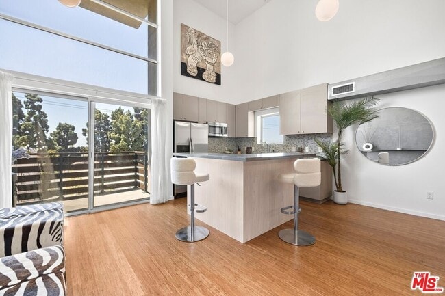 Foto del edificio - 7062 Hawthorn Ave
