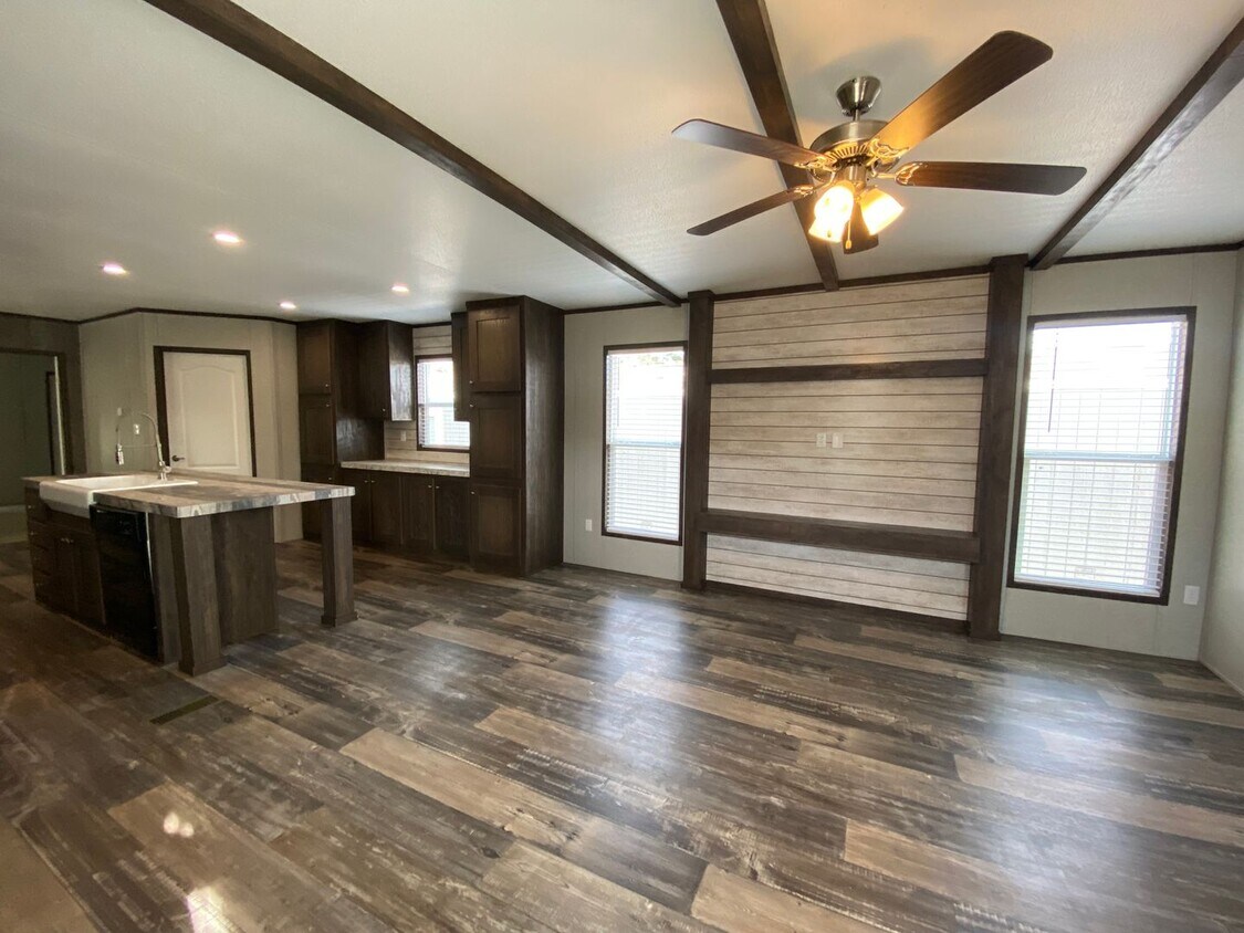 Primary Photo - 3 bed, 2 bath