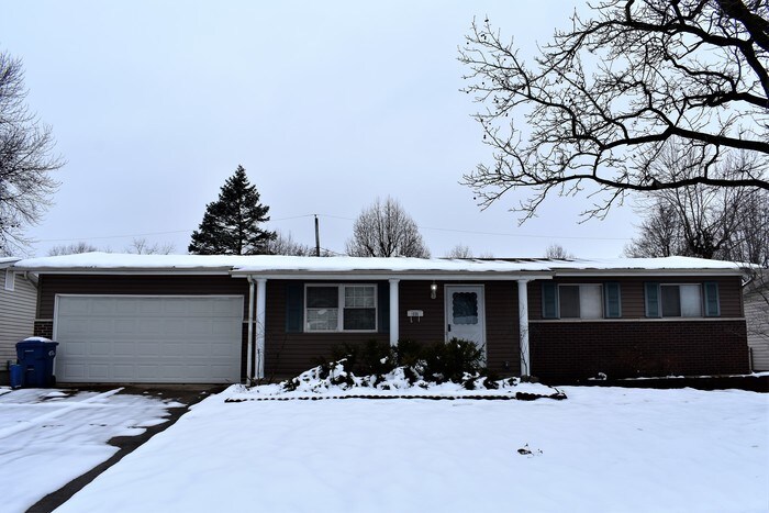 Primary Photo - Spacious 3 Bedroom Ranch