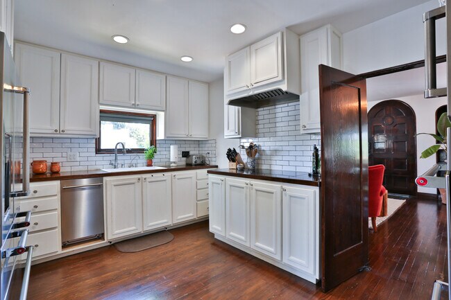 Kitchen - 201 W Brookdale Pl