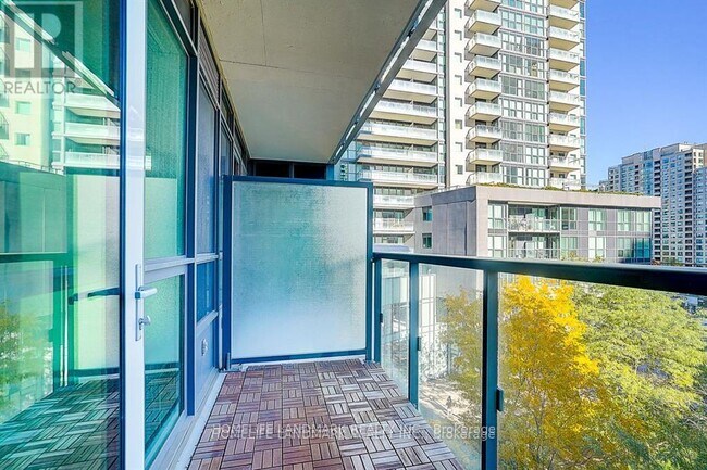 Photo du bâtiment - 5162 Yonge St