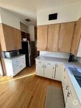 Building Photo - 123 W 35th St