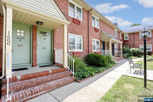 Building Photo - 1600 Fair Lawn Ave