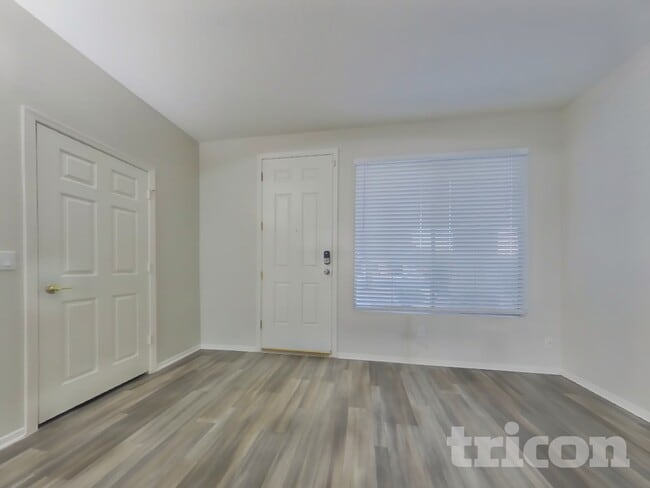 Building Photo - 4333 E Ivanhoe St