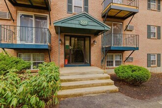 Building Photo - 559 Sagamore Ave