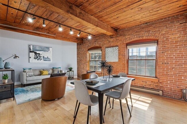 Building Photo - 555 S Water St